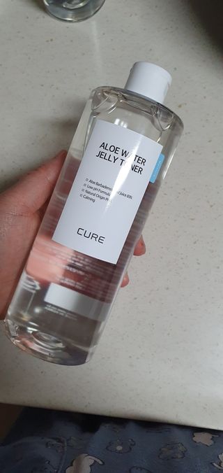 김정문알로에 큐어 큐어 알로에 워터 젤리 토너 500ml — 5점을 준 리뷰어가 2021년 4월 올린 사용 사진