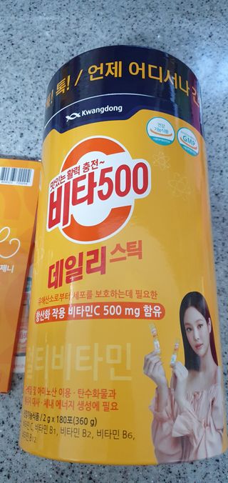 광동생활건강 [광동] 제니비타민C 비타500데일리스틱 180포+제니등신대+제니스티커 — 5점을 준 리뷰어가 2021년 12월 올린 사용 사진
