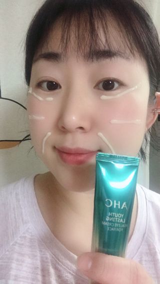 [NEW 탄력유턴 아이크림] AHC 유스 래스팅 리얼 아이크림 포 페이스 — 5점을 준 리뷰어가 2021년 2월 올린 사용 사진