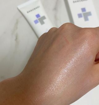 바노바기 코스메틱 바노바기 밀크씨슬 리페어 시카 선스크린 플러스 50ml — 5점을 준 리뷰어가 2023년 1월 올린 사용 사진