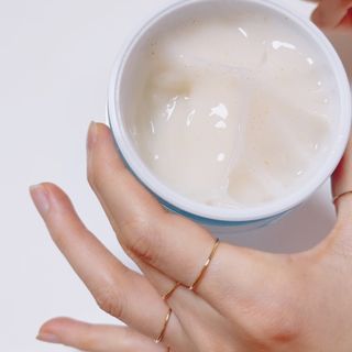 비엠비코 퀸79 노블 골드 아쿠아 크림 — 5점을 준 리뷰어가 2021년 5월 올린 사용 사진