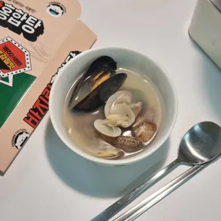 [푸딩팩토리] 바지락홍합탕 500g / 얼큰바지락홍합탕 590g — 5점을 준 리뷰어가 2022년 10월 올린 사용 사진