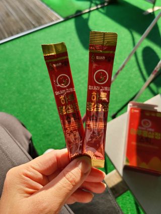 힘내라김홍삼 하루홍삼정스틱 10g x 10포 — 5점을 준 리뷰어가 2021년 3월 올린 사용 사진