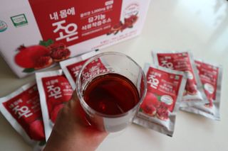 농업회사법인조은 유기농 석류 NFC 착즙주스 70ml 30포 — 5점을 준 리뷰어가 2021년 10월 올린 사용 사진