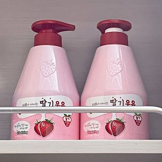 [과일나라] 피부가 마시는 딸기우유 바디클렌저&바디로션 — 5점을 준 리뷰어가 2022년 2월 올린 사용 사진