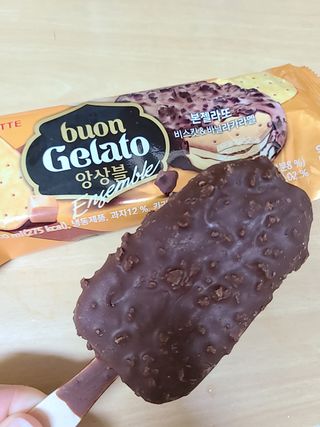롯데제과 본젤라또 비스킷&바닐라카라멜바, 본젤라또 베리쇼콜라컵 — 5점을 준 리뷰어가 2021년 12월 올린 사용 사진