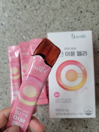 [인디닥터] 면역 생생 핑크 이뮨 젤리 — 5점을 준 리뷰어가 2022년 4월 올린 사용 사진