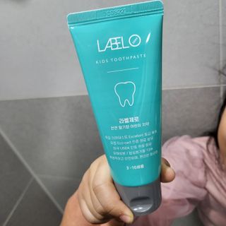치과에서 쓰는 치약 _ 라벨제로 저불소 꼬마, 키즈, 유아, 베이비, 주니어 안전한 어린이치약 — 5점을 준 리뷰어가 2022년 12월 올린 사용 사진