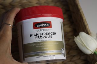 Swisse 스위스 고함량 프로폴리스 2,000mg 210정 — 5점을 준 리뷰어가 2021년 11월 올린 사용 사진