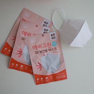 [에버그린] 2D 새부리형 KF80 중형 화이트 25매 — 5점을 준 리뷰어가 2021년 8월 올린 사용 사진