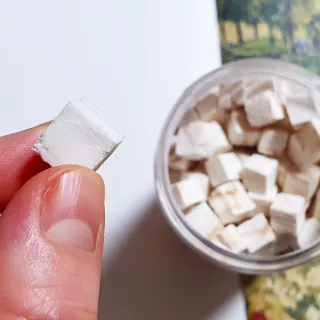 [펫시밀] 원물그대로 영양듬뿍 진공동결건조 북어트릿75g,치킨트릿100g,연어트릿75g 강아지 고양이 간식 — 5점을 준 리뷰어가 2023년 5월 올린 사용 사진