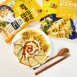 (주)성경순만두 곤약만두.콘치즈만두,삼각당면만두,당면 야끼만두,대구전통 납작만두,떡뽁이 매콤소스,달콤소스 — 5점을 준 리뷰어가 2023년 4월 올린 사용 사진