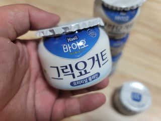 매일바이오 그릭요거트 오리지널 플레인 4개, 로스터리 커피믹스 4개 — 4점을 준 리뷰어가 2021년 12월 올린 사용 사진