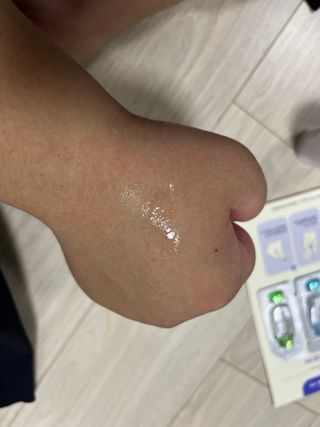나우 [리브엠] 123억개 엑소좀으로 채운 눈부신 광채, 엑소코어 화이트닝 텐션 앰플 — 3.5점을 준 리뷰어가 2023년 8월 올린 사용 사진
