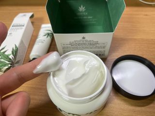 버텍스넘버원 버텍스 넘버원 햄프씨드오일 핸드밤, 바디크림 — 5점을 준 리뷰어가 2022년 3월 올린 사용 사진