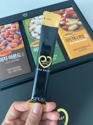 짜먹는 이지견과 짜먹는 이지아몬드, 짜먹는 이지허니피넛, 짜먹는 이지캐슈넛 각 10g X  10포 — 4.5점을 준 리뷰어가 2021년 3월 올린 사용 사진