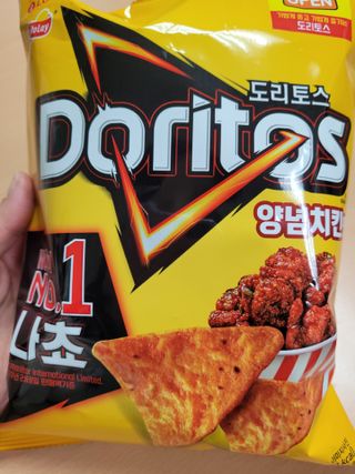 롯데제과 도리토스 양념치킨맛 — 5점을 준 리뷰어가 2021년 4월 올린 사용 사진