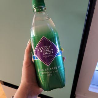 몽베스트 Montbest with Sparkling water Plain 20병 — 5점을 준 리뷰어가 2022년 5월 올린 사용 사진
