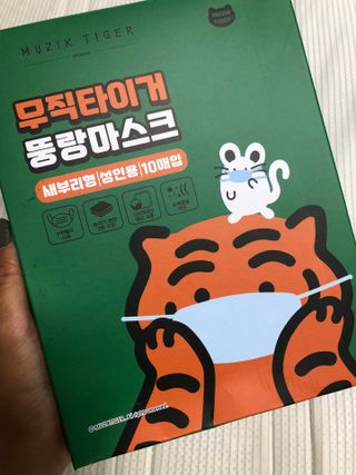 [숨그림]  덴탈마스크 짱구 우리아이 그리고 내가 쓰는 믿을수있는 케릭터 마스크  16종 — 5점을 준 리뷰어가 2021년 10월 올린 사용 사진