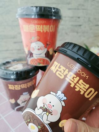 유비쿡 컵떡볶이 매운컵떡볶이2개/ 짜장컵떡볶이 2개  총 4개세트 — 5점을 준 리뷰어가 2021년 2월 올린 사용 사진