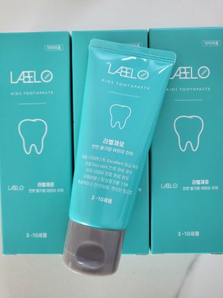 치과에서 쓰는 치약 _ 라벨제로 저불소 꼬마, 키즈, 유아, 베이비, 주니어 안전한 어린이치약 — 5점을 준 리뷰어가 2023년 1월 올린 사용 사진
