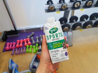 셀렉스스포츠 셀렉스 스포츠 웨이 프로틴 초콜릿 _ 330ml x 12팩 — 5점을 준 리뷰어가 2021년 3월 올린 사용 사진