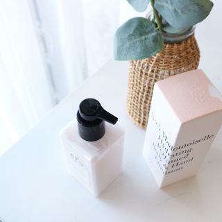 줄라이 모닝 _ JULY MORNING 줄라이모닝 하이드레이팅 퍼퓸드 바디앤핸드 에멀젼 — 5점을 준 리뷰어가 2021년 10월 올린 사용 사진