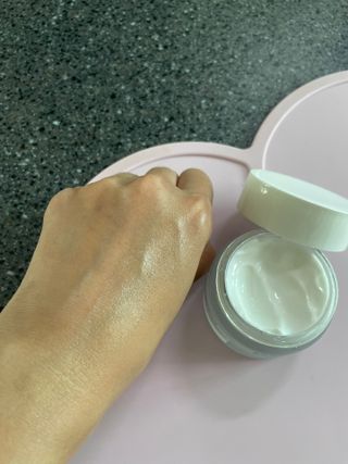 산수시 아쿠아 베네핏 24h 수부지 물광 속건조 수분크림 50ml — 5점을 준 리뷰어가 2021년 7월 올린 사용 사진