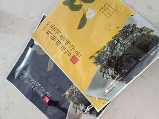 [해림맛김] 들기름에 구운 바삭바삭 김 4종 세트 + 1종 랜덤발송 총5개입 — 5점을 준 리뷰어가 2021년 2월 올린 사용 사진