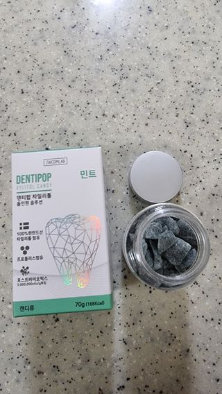 작심연구소 구취제거+충치예방+치아화이트닝 마법의 캔디 덴티팝3종(맛 랜덤 발송) — 5점을 준 리뷰어가 2022년 5월 올린 사용 사진