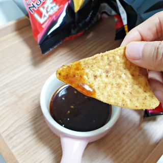 롯데제과 도리토스 갈비천왕치킨맛 X 굽네 갈비천왕 — 5점을 준 리뷰어가 2021년 7월 올린 사용 사진