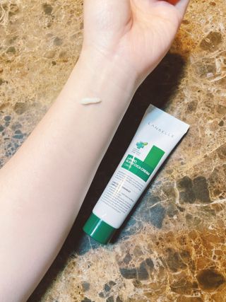 랑벨 랑바이오 블랙 시카 크림 50ml(블랙비 프로폴리스, 시카 4종, 판테놀 10 함유) — 4점을 준 리뷰어가 2022년 6월 올린 사용 사진