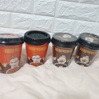 유비쿡 컵떡볶이 매운컵떡볶이2개/ 짜장컵떡볶이 2개  총 4개세트 — 5점을 준 리뷰어가 2021년 3월 올린 사용 사진