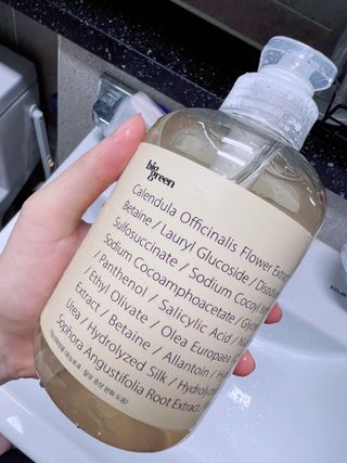 빅그린 안티 헤어로스 탈모 카렌듈라 바이옴 샴푸 500ml (지성두피용) — 5점을 준 리뷰어가 2022년 7월 올린 사용 사진
