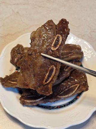 *구매평/프레시지 워커힐 시그니처 양념LA갈비 (냉동), 400g, 1개 — 3점을 준 리뷰어가 2025년 11월 올린 사용 사진
