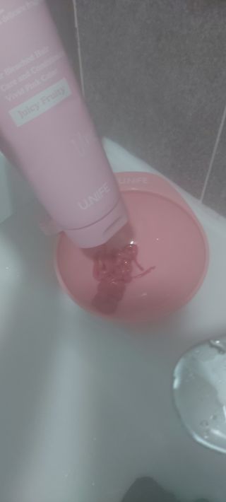 [유니프] 헤어 샤이니 핑크 컬러 트리트먼트240g — 3점을 준 리뷰어가 2023년 11월 올린 사용 사진