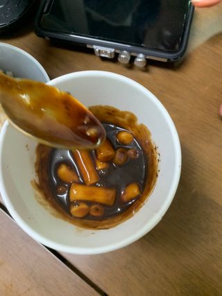 유비쿡 컵떡볶이 매운컵떡볶이2개/ 짜장컵떡볶이 2개  총 4개세트 — 5점을 준 리뷰어가 2021년 3월 올린 사용 사진