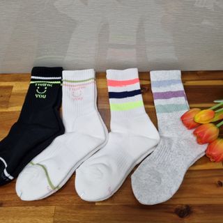 사이즈가 있는 양말 필로이 운동하기 좋은 날!_스포츠 크루 양말 4족 세트_남여 각각 (S,M,L)_컬러 랜덤 발송 — 5점을 준 리뷰어가 2022년 5월 올린 사용 사진