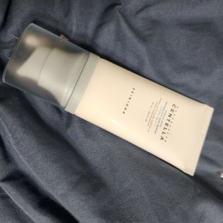 [스킨1004] 마다가스카르 센텔라 히알루-시카 워터핏 선세럼 50ml — 5점을 준 리뷰어가 2024년 5월 올린 사용 사진