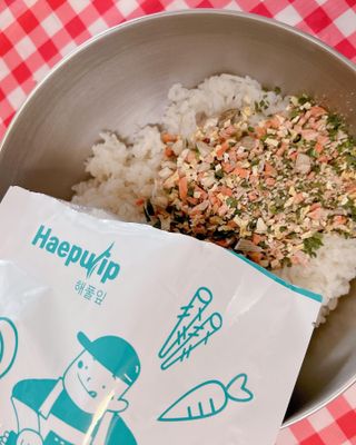 해풀잎 누구나 김밥*1ea [(혼합야채 35g *1ea,  김밥김 (5g, 5ea),  양념간장 (6g, 5ea), 참기름(5g, 2ea)] — 5점을 준 리뷰어가 2022년 10월 올린 사용 사진