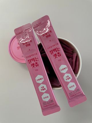페페로니 잘 먹는 캣츄 - 알래스카 연어 24개입 — 5점을 준 리뷰어가 2021년 7월 올린 사용 사진