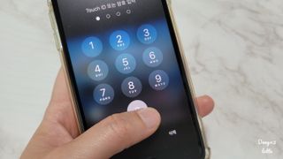 아클리브 Eco 항균 항바이러스 액정 보호필름(iPhone) — 5점을 준 리뷰어가 2022년 8월 올린 사용 사진