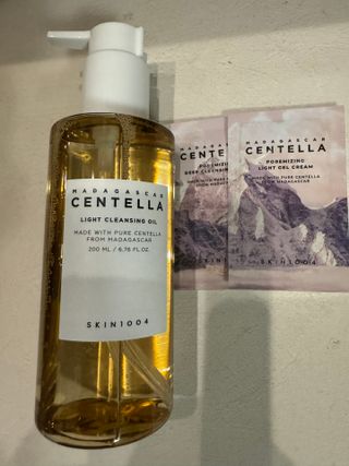 스킨1004 [SKIN1004] 마다가스카르 센텔라 라이트 클렌징 오일 200ml — 5점을 준 리뷰어가 2024년 8월 올린 사용 사진