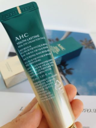 [NEW 탄력유턴 아이크림] AHC 유스 래스팅 리얼 아이크림 포 페이스 — 5점을 준 리뷰어가 2021년 2월 올린 사용 사진