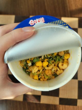 NISSIN 닛신 컵누들  4종 - 씨푸드오리지날, 씨푸드 스파이시, 씨푸드 커리, 씨푸드 XO소스 — 5점을 준 리뷰어가 2021년 11월 올린 사용 사진