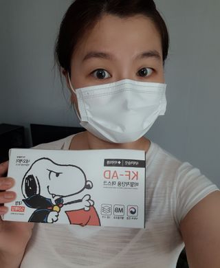 JHWORLD 스누피 마스크 정품 스누피 KF-AD 국내 비말차단 아동용 성인용 일회용 덴탈마스크 50매 — 5점을 준 리뷰어가 2021년 6월 올린 사용 사진