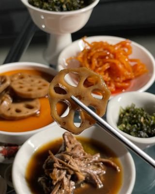 하나마이 [마마쿡] 전 청와대 천상현 셰프의 밑반찬  5종세트(소고기 장조림+연근조림+진미채+간장김자반+새우김자반) — 5점을 준 리뷰어가 2023년 4월 올린 사용 사진