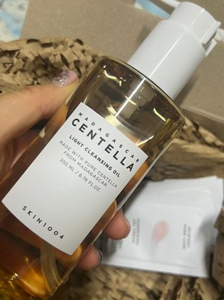 스킨1004 [SKIN1004] 마다가스카르 센텔라 라이트 클렌징 오일 200ml — 5점을 준 리뷰어가 2024년 7월 올린 사용 사진