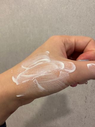 바노바기 코스메틱 바노바기 밀크씨슬 리페어 시카 선스크린 플러스 50ml — 5점을 준 리뷰어가 2023년 2월 올린 사용 사진