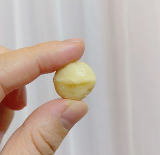 도이퉁 마카다미아 넛 90g  로얄 마카넛 오리지널 쏠트 허니 — 5점을 준 리뷰어가 2021년 2월 올린 사용 사진